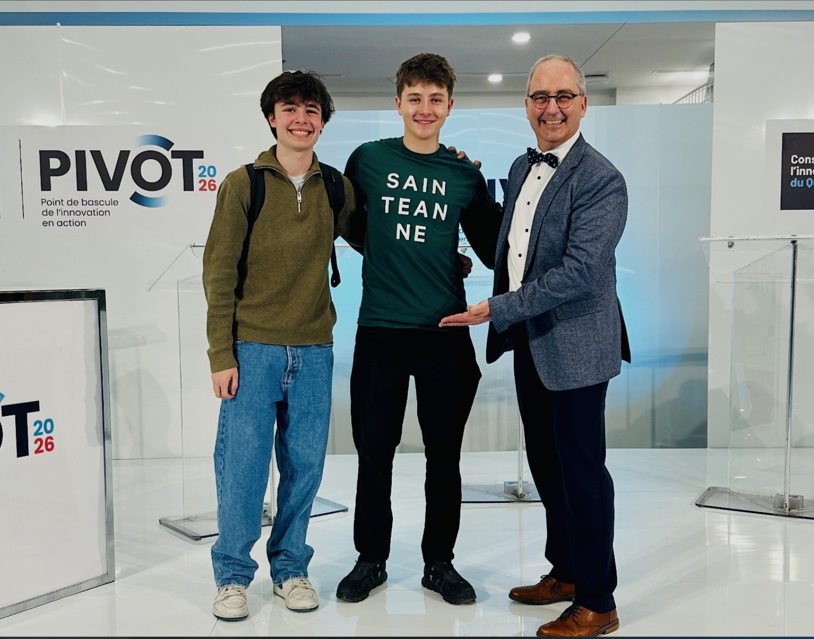 Élèves au PIVOT 2026 avec un représentant