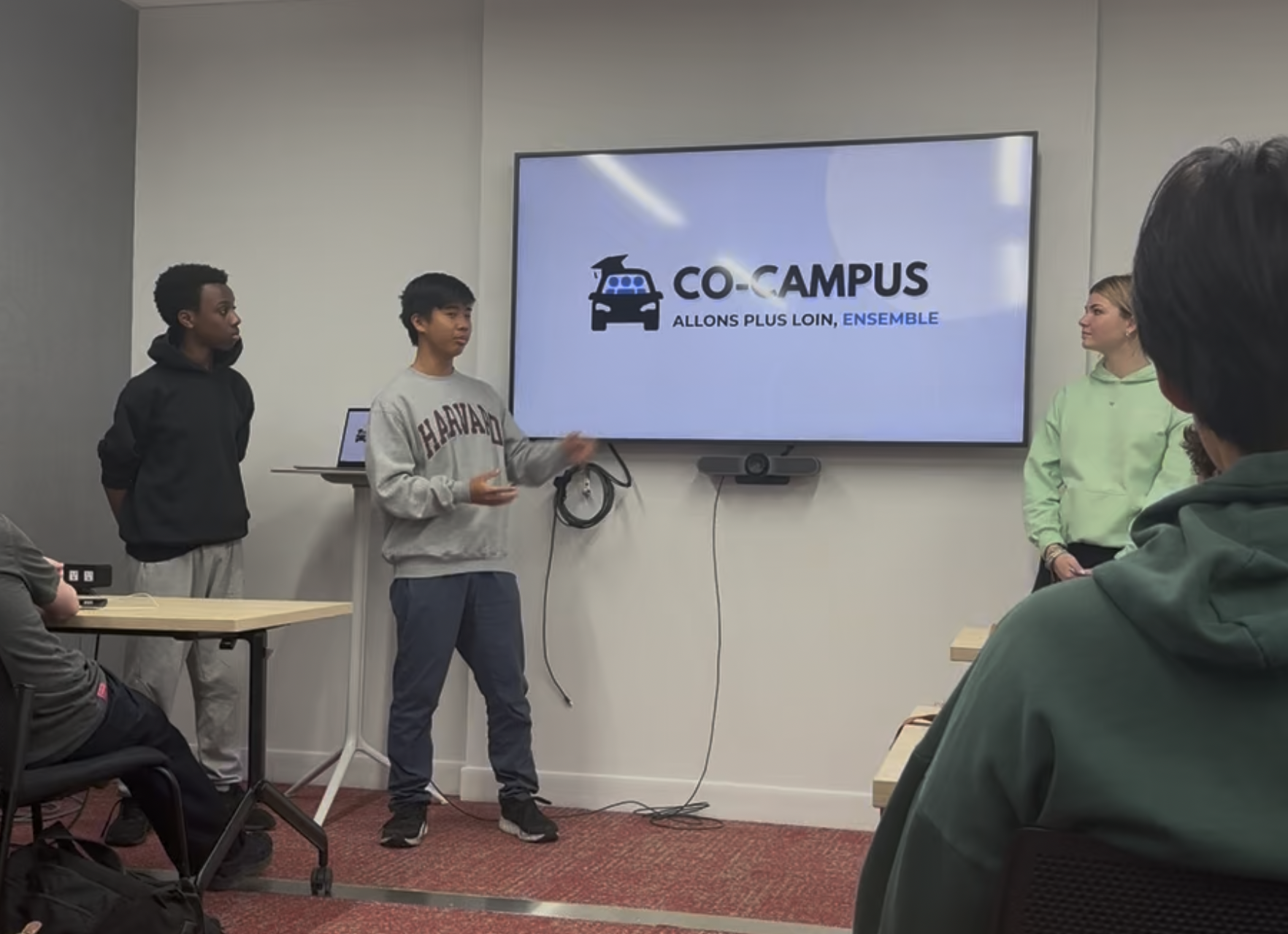 Pitch du projet Co-Campus devant un auditoire